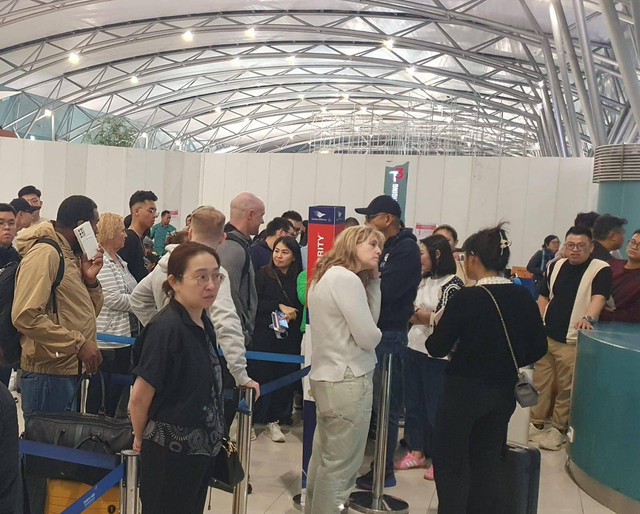 Penumpang Garuda terpaksa menunggu karena pesawat delay berjam-jam di Bandara Soekarno-Hatta. Dok. Istimewa