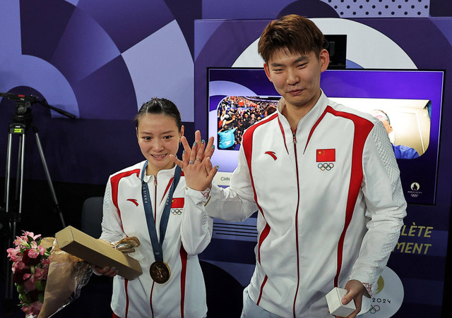 Huang Yaqiong dilamar Liu Yuchen di Olimpiade Paris 2024. Foto: REUTERS/Ann Wang