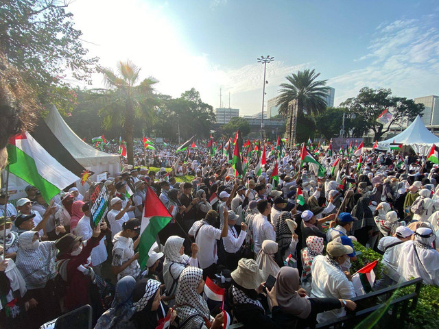 Suasana Aksi Bela Palestina di depan Kedubes Amerika Serikat pada Sabtu (3/8). Foto: Rachmadi Rasyad/kumparan