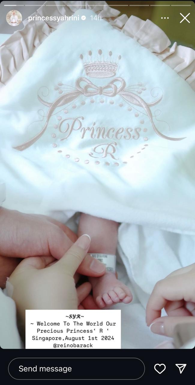 Syahrini spill foto anak pertamanya. Foto: Instagram @princessyahrini. 