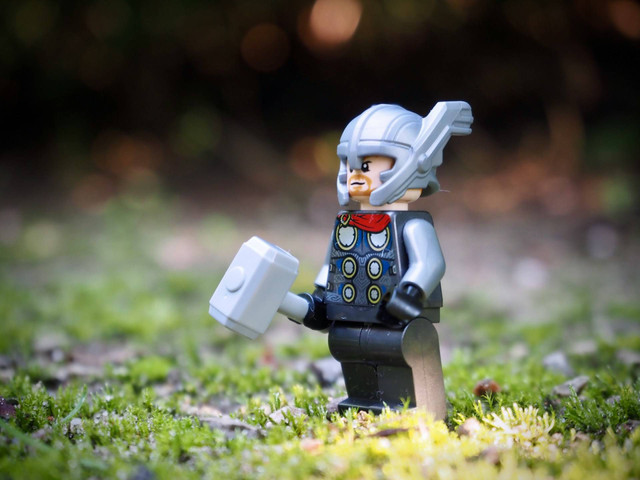 Ilustrasi cara setting joystick lego marvel super heroes pc. Sumber: mateusz waclawek/unsplash