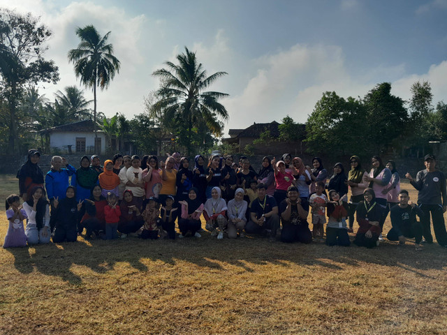 Senam Pagi! Jadi Kegiatan Akhir Pekan KKN Mas 2024 Desa Karangbangun