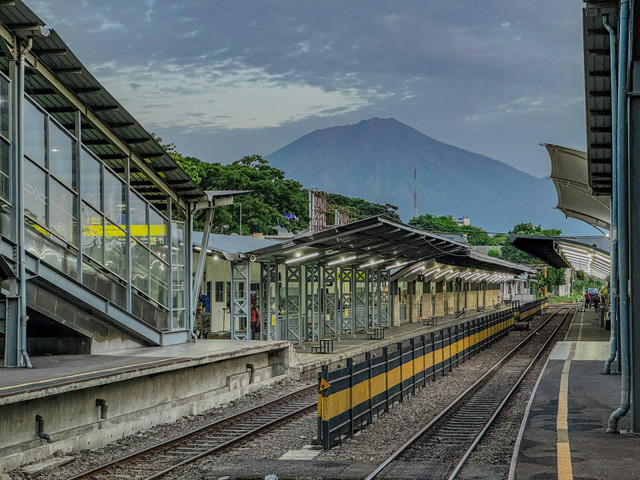 Stasiun yang dekat dengan Jatim Park 1. Sumber: unsplash.com/Mochamad Bustomi Fero Hermawan.