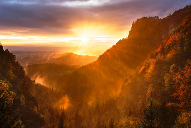 Ilustrasi Gunung Salak Berapa MDPL? Sumber: Unsplash