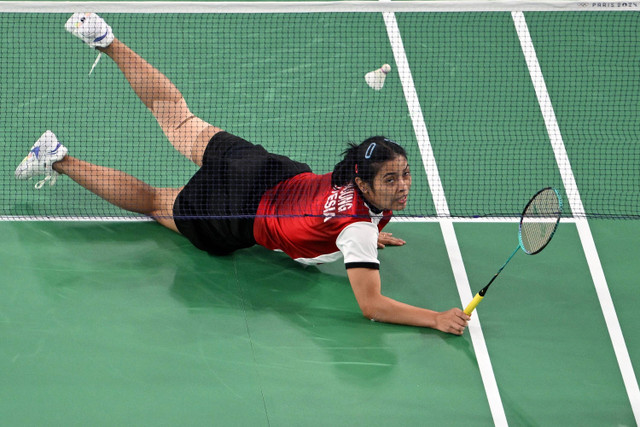 Tunggal putri Indonesia Gregoria Mariska Tunjung saat melawan tungga putri Korea Selatan An- Se-young pada semifinal Olimpiade Paris 2024 di Porte De La Chapella Arena, Paris, Prancis, Minggu (4/8/2024). Foto: Arun SANKAR/AFP