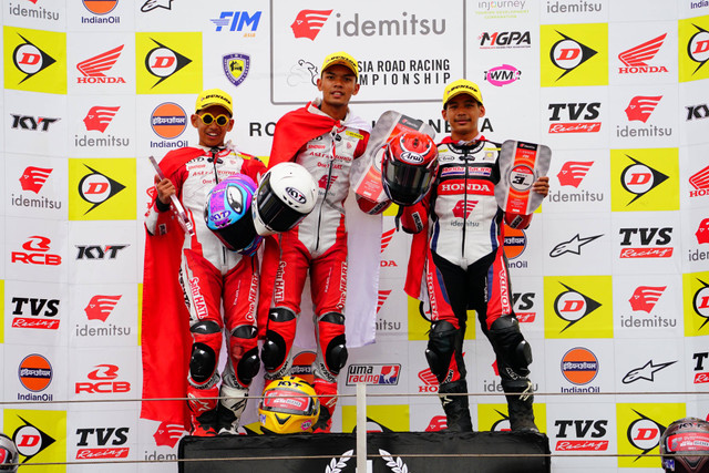 Pembalap Astra Honda Racing Team (AHRT) berhasil meraih podium tertinggi di race kedua ajang balap Asia Road Racing Championship (ARRC) 2024 seri Mandalika. Foto: Dok AHM