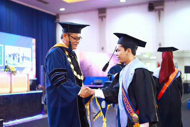 Wisuda Universitas Ahmad Dahlan (UAD) periode IV tahun 2024 (Dok. Humas dan Protokol UAD)