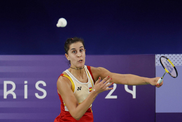 Tunggal putri Spanyol Carolina Marin saat melawan tunggal putri China Bing Jiao He pada semifinal Olimpiade Paris 2024 di Porte De La Chapella Arena, Paris, Prancis, Minggu (4/8/2024). Foto: Hamad I Mohammed/ REUTERS