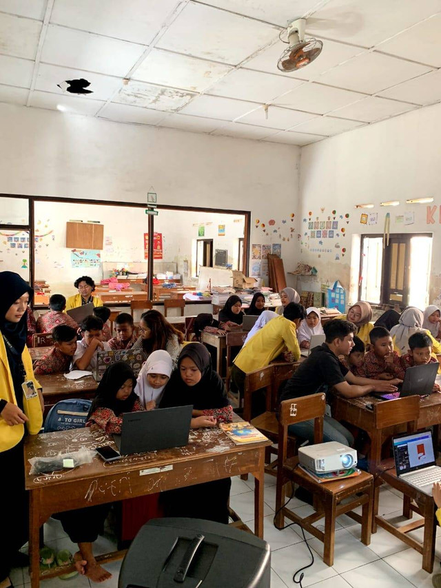 Dokumentasi Pribadi: Pelatihan Media Canva pada Kelas 4,5 dan 6