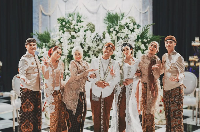 Pernikahan Aaliyah Massaid dan Thariq Halilintar. Foto: Instagram/angelinasondakh09