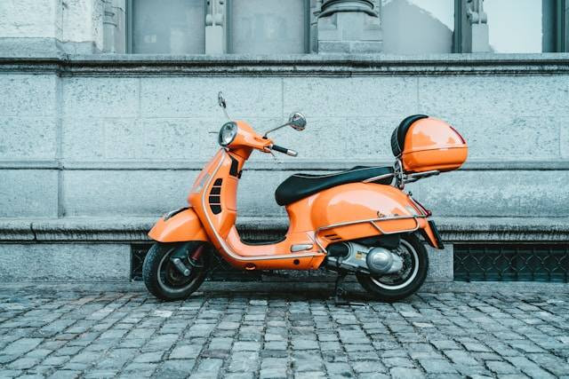 Cara Modifikasi Vespa Matic dengan Bujet Terbatas. Foto Hanya Ilustrasi. Sumber Foto: Unsplash.com/Claudio Schwarz