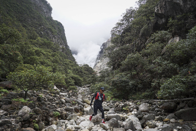 Ilustrasi pendaki di Gunung Lawu, Tawangmangu, Karanganyar, Jawa Tengah, Foto: Mohammad Ayudha/ANTARA FOTO