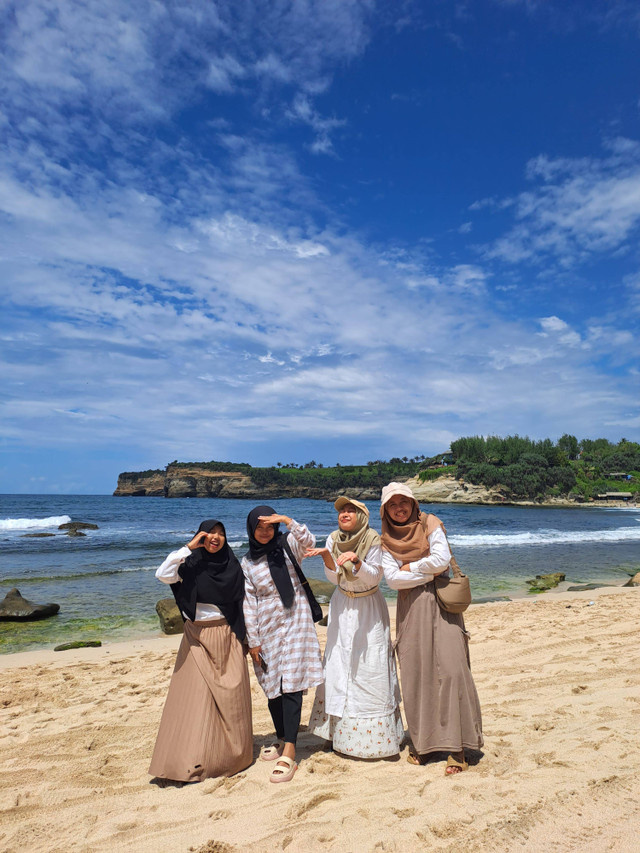 Foto Bibir Pantai Klayar, Pacitan. 2024. Kredit foto: Riandhini