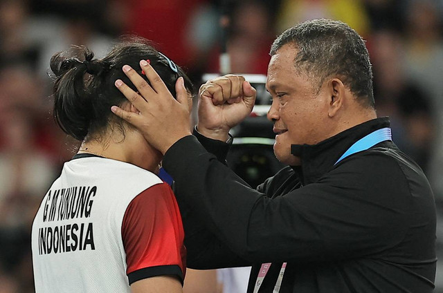 Herli Djaenudin, pelatih yang mendampingi Gregoria Tunjung di Olimpiade Paris 2024. Foto: REUTERS/Ann Wang