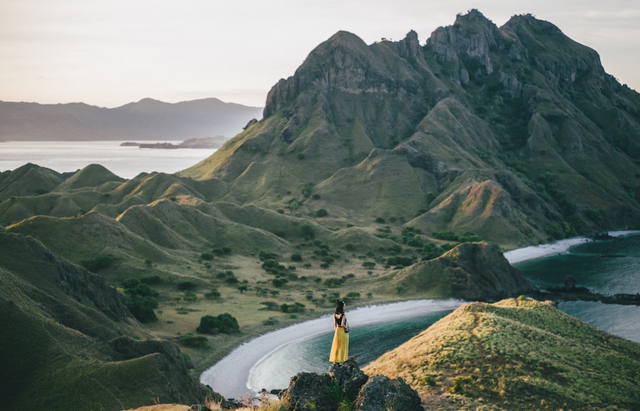 gunung kelimutu. Foto hanya ilustrasi, bukan tempat sebenarnya.Sumber: Unsplash/Killian Pham