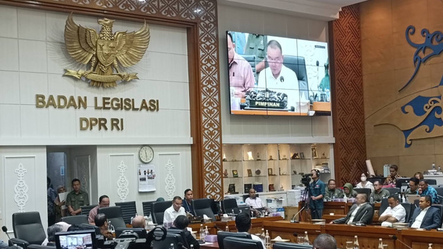 Wakil Ketua DPR RI, Sufmi Dasco Ahmad memimpin rapat pergantian ketua Baleg DPR RI di Kompleks Parlemen, Senayan, Jakarta, Selasa (6/8/2024).  Foto: Zamachsyari/kumparan