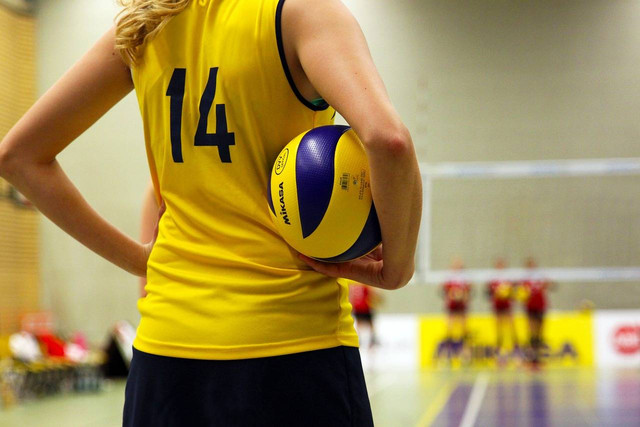 https://pixabay.com/photos/volleyball-ball-player-team-sport-520093/ - Tips Seru untuk Remaja Membiasakan Diri Berolahraga.