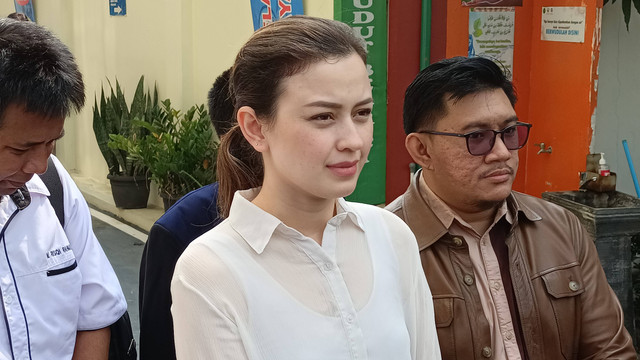 Kimberly Ryder tiba di Pengadilan Agama Jakarta Pusat, Rabu (7/8/2024). Foto: Aprilandika Pratama/kumparan