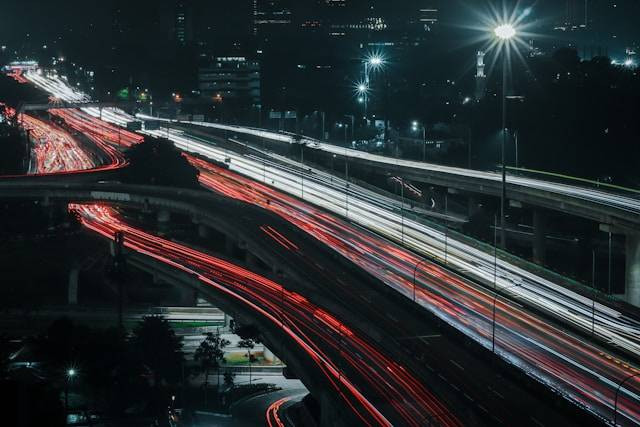 Surabaya - Malang Berapa Jam Via Tol? Foto Hanya Ilustrasi Bukan Tempat Sebenarnya. Sumber Foto: Unsplash.com/Fadhila Nurhakim