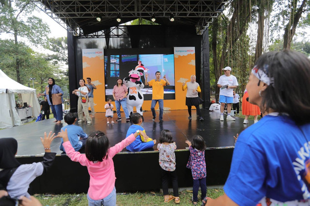 Anak-anak saat mengikuti Fun Dance bersama MilkLife di Festival Hari Anak Nasional yang digelar kumparan di Kompleks Gelora Bung Karno, Senayan, Jakarta. Foto. kumparan.