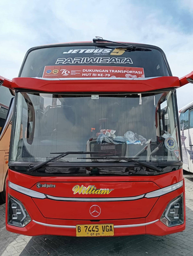 Bus yang disediakan Kemenhub untuk pelaksanaan upacara HUT ke-79 RI di IKN. Foto: Kemenhub RI