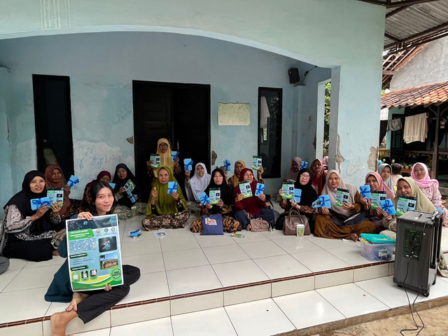 Dokumentasi Kegiatan Penyuluhan "Masa Depan Tanpa Plastik" Kepada Ibu-Ibu PKK di Desa Tegalsari, Kecamatan Kandeman, Kabupaten Batang 