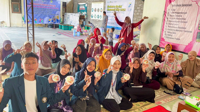 Foto bersama Ibu-ibu Sanggar Inklusi Desa Nguter. Sumber : Dokumentasi Pribadi