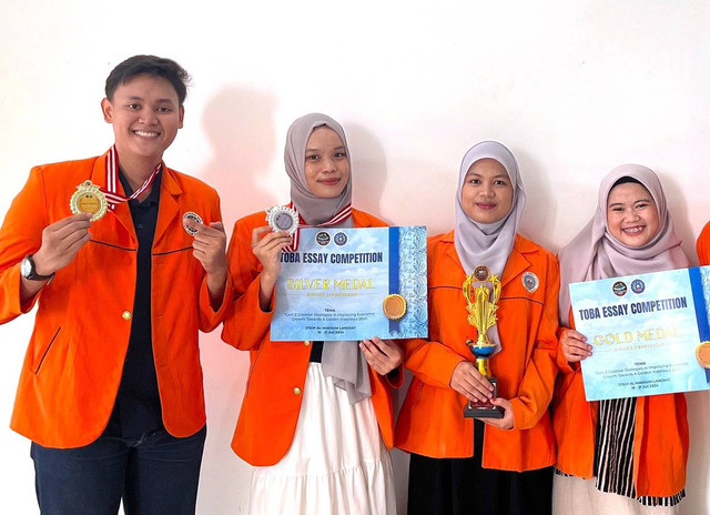 Tim Mikroalga Aurantiochytrium Universitas Ahmad Dahlan (UAD) Raih Silver Medal di Toba Essay Competition 2024 (Dok. Istimewa)