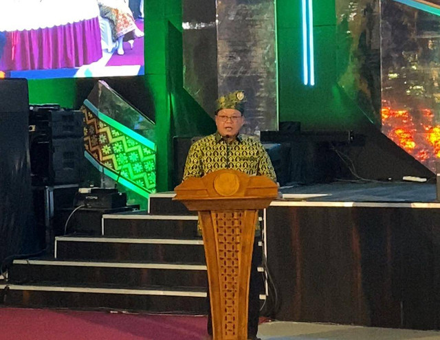 Direktur Utama Bank Kalbar saat memberikan sambutan di welcoming dinner Undian Tabungan Simpeda Nasional. Foto: Yulia Ramadhiyanti/Hi!Pontianak