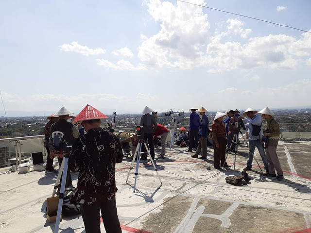 Rukyatul hilal siang hari di observatorium Universitas Ahmad Dahlan (UAD) (Dok. PASTRON UAD)