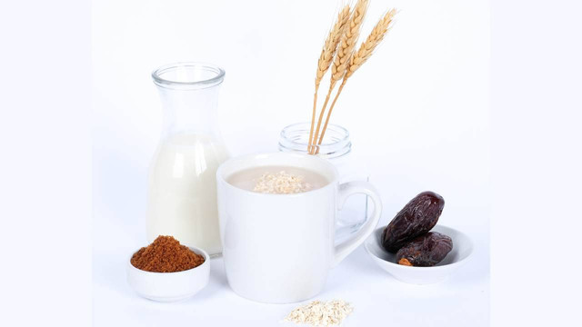 Minuman oat yang dipadukan dengan kurma medjol. Foto: istimewa.