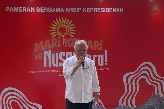 Menteri PUPR Basuki Hadimuljono memberikan keterangan pers usai membuka Pameran Bersama Arsip Kepresidenan di Galeri Emiria Soenassa, TIM, Jakarta, Kamis (8/8/2024). Foto: Luthfi Humam/kumparan