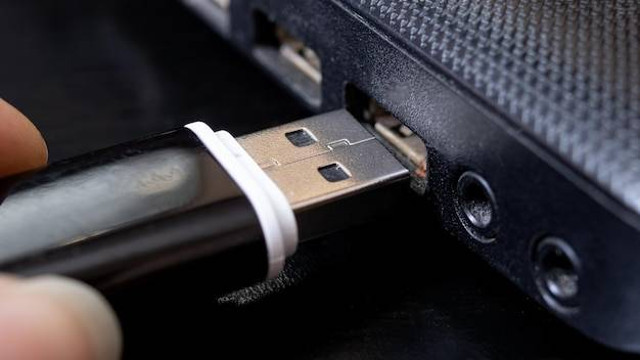 Ilustrasi cara mengatasi USB Device Not Recognized. Foto: Freepik 