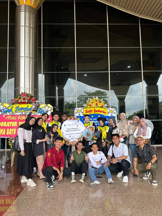 Wisuda alumni Himpunan Mahasiswa Program Studi Manajemen di Universitas Muhammadiyah Yogyakarata 