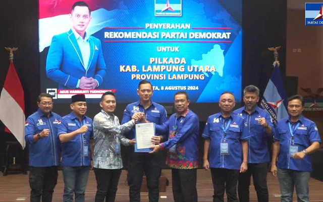 Penyerahan surat rekomendasi Partai Demokrat untuk bakal calon Bupati dan Wakil Bupati Lampung Utara Ardian Saputra dan Sofyan | Foto : Tangkap Layar live youtube Partai Demokrat