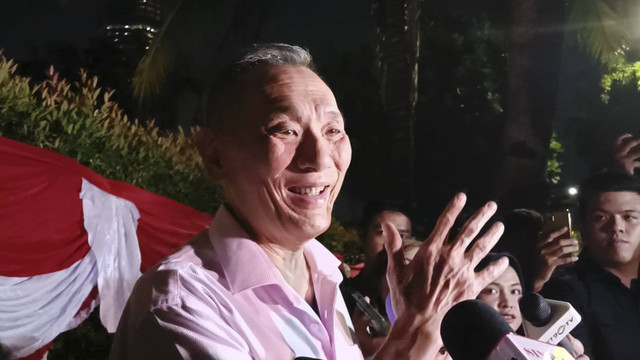 Jusuf Hamka usai sambangi rumah dinas Airlangga Hartarto di Jalan Widya Chandra, Jakarta Selatan, Kamis (8/8/2024). Foto: Fadlan Nuril Fahmi/kumparan