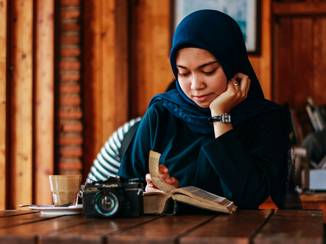 Ilustrasi contoh kata sifat yang menggunakan akhiran wi. Sumber: unsplash.com/MuhammadHaikalSjukri.