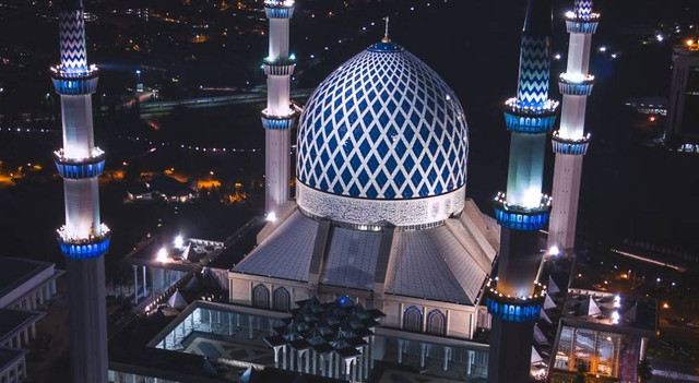 masjid di Cimahi. Foto hanyalah ilustrasi bukan tempat sebenarnya. Sumber: Unplash/Izuddin Helmi Adnan