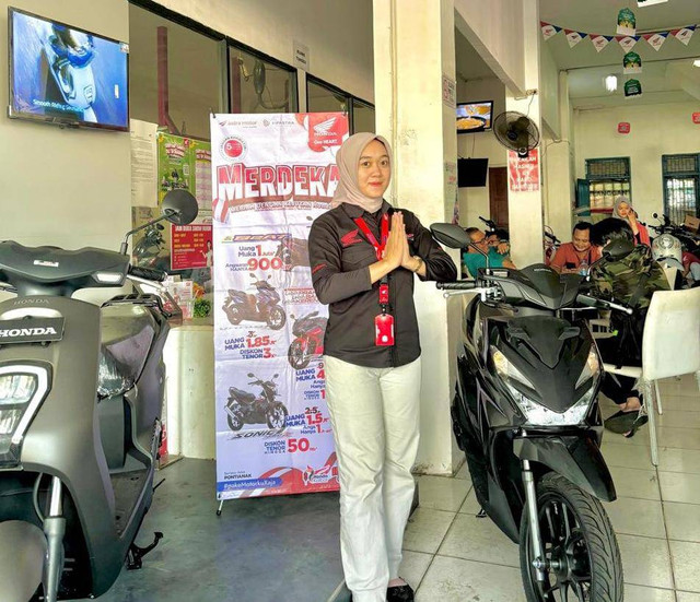 Asmo Kalbar memberikan promo 'Merdeka'. Foto: Dok. Astra Motor Kalbar