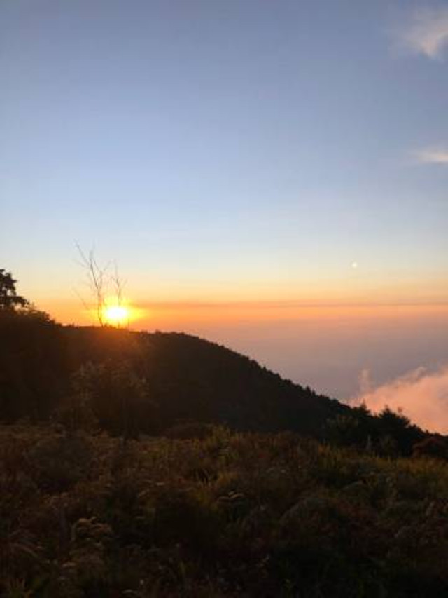 kawasan padang ilalang pos 3 terlihat matahari terbit     (04/08/2024). Foto: Fauzan zaky ramadhan