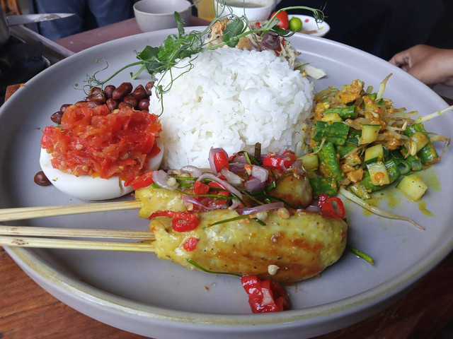 Sate lilit ikan dori. Foto: Masruroh/Basra