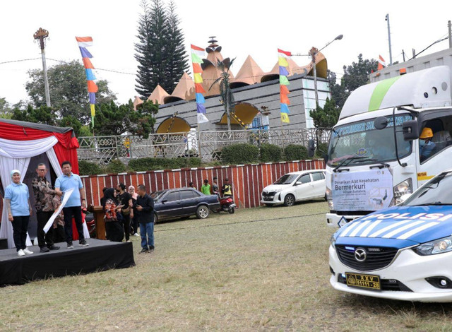 Penarikan alat kesehatan (alkes) bermerkuri oleh Sekretaris Daerah Provinsi Lampung, Fahrizal Darminto, bersama Direktur Pengelolaan Bahan Berbahaya dan Beracun Kementerian Lingkungan Hidup dan Kehutanan, Ari Sugasri | Foto : Eka Febriani / Lampung Geh