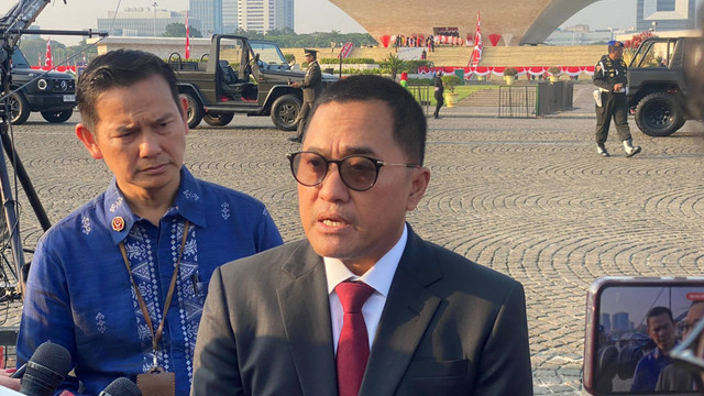 Deputi Bidang Protokol, Pers, dan Media Sekretariat Presiden Yusuf Permana pada acara kirab bendera merah putih dan teks proklamasi, Sabtu (10/8/2024).  Foto: Abid Raihan/kumparan