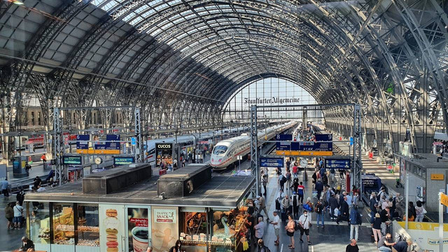 Tempat Makan dekat Stasiun Gubeng. Foto hanya ilustrasi, bukan tempat sebenarnya. Sumber: Pixabay/oberaichwald