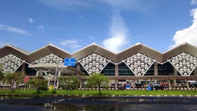 Bandara Sam Ratulangi Manado.