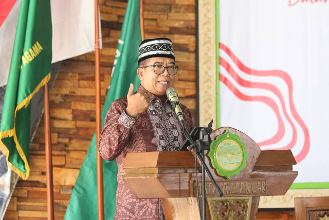 Pj Gubernur Lampung, Samsudin pada Peresmian Sekolah Melon angkatan ke-4 yang mengintegrasikan teknologi Internet of Things (IoT) di Yayasan Perguruan dan Pesantren Mathla'ul Anwar Cintamulya, Kecamatan Candipuro, Kabupaten Lampung Selatan | Foto : Adpim