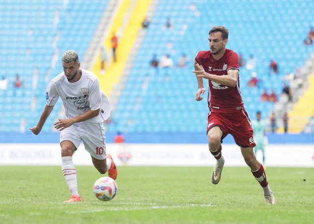 Pertandingan Liga 1 2024/25 antara PSM Makassar vs Persis Solo, Sabtu (10/8). Foto: Instagram @psm_makassar