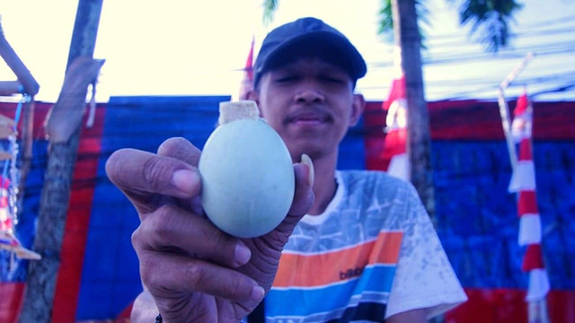 Telok ukan atau telur bukan yang menjadi kuliner khas warga Palembang yang hanya dijual saat mendekati perayaan kemerdekaan RI, Sabtu (10/8) Foto: ary priyanto/urban id