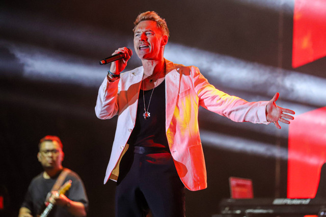 Penyanyi asal Irlandia, Ronan Keating saat tampil di The 90's Festival, Gambir Expo Kemayoran, Jakarta, Sabtu (10/08/2024). Foto: Iqbal Firdaus/kumparan