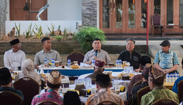 Pertemuan Majelis Penyimbang Adat Lampung (MPAL) bersama bakal calon Gubernur Lampung, Rahmat Mirzani Djausal (RMD) | Foto : Ist